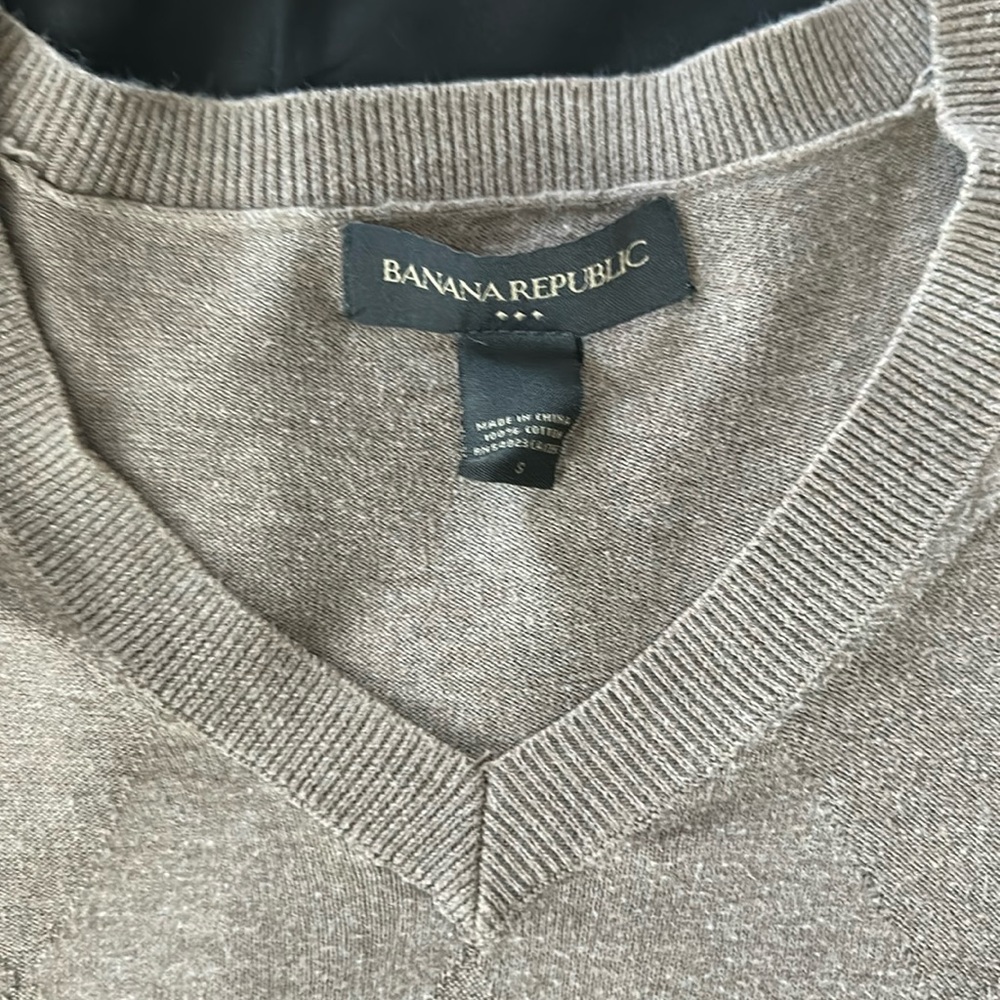 Light brown/greenish Banana Republic thin pullover v-neck.